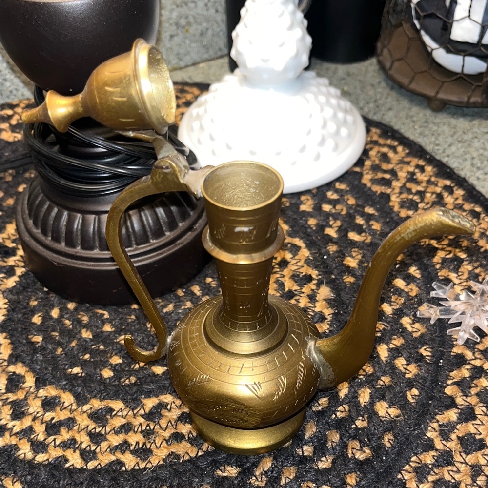 Vintage Brass Saki /Oil dispenser - Picture 13 of 14